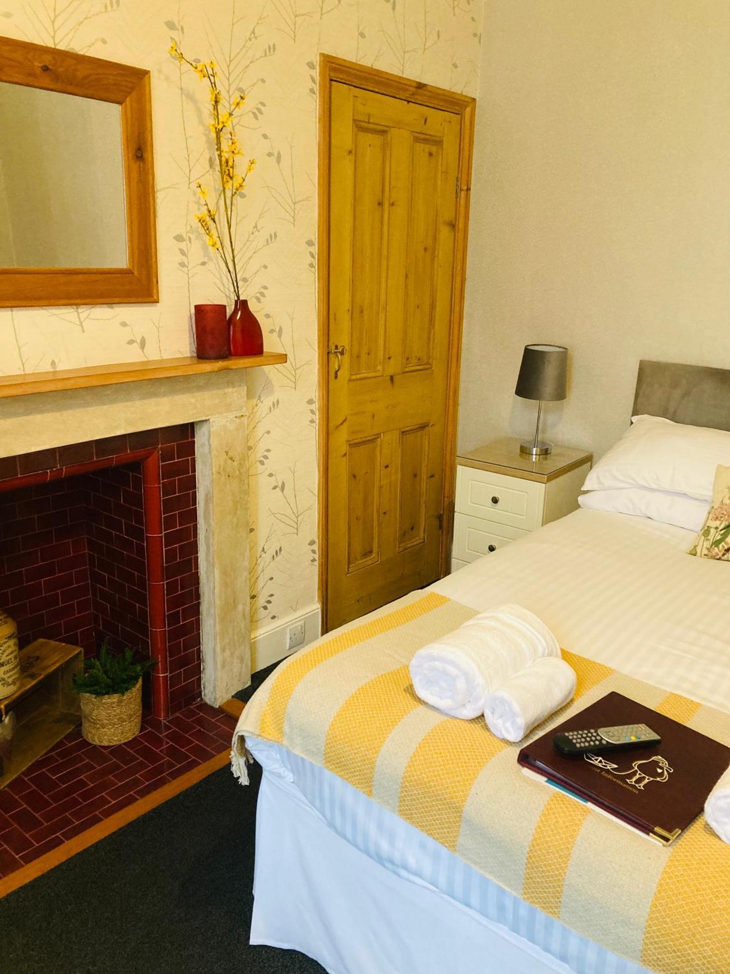The Pathway Guesthouse Уитби Екстериор снимка