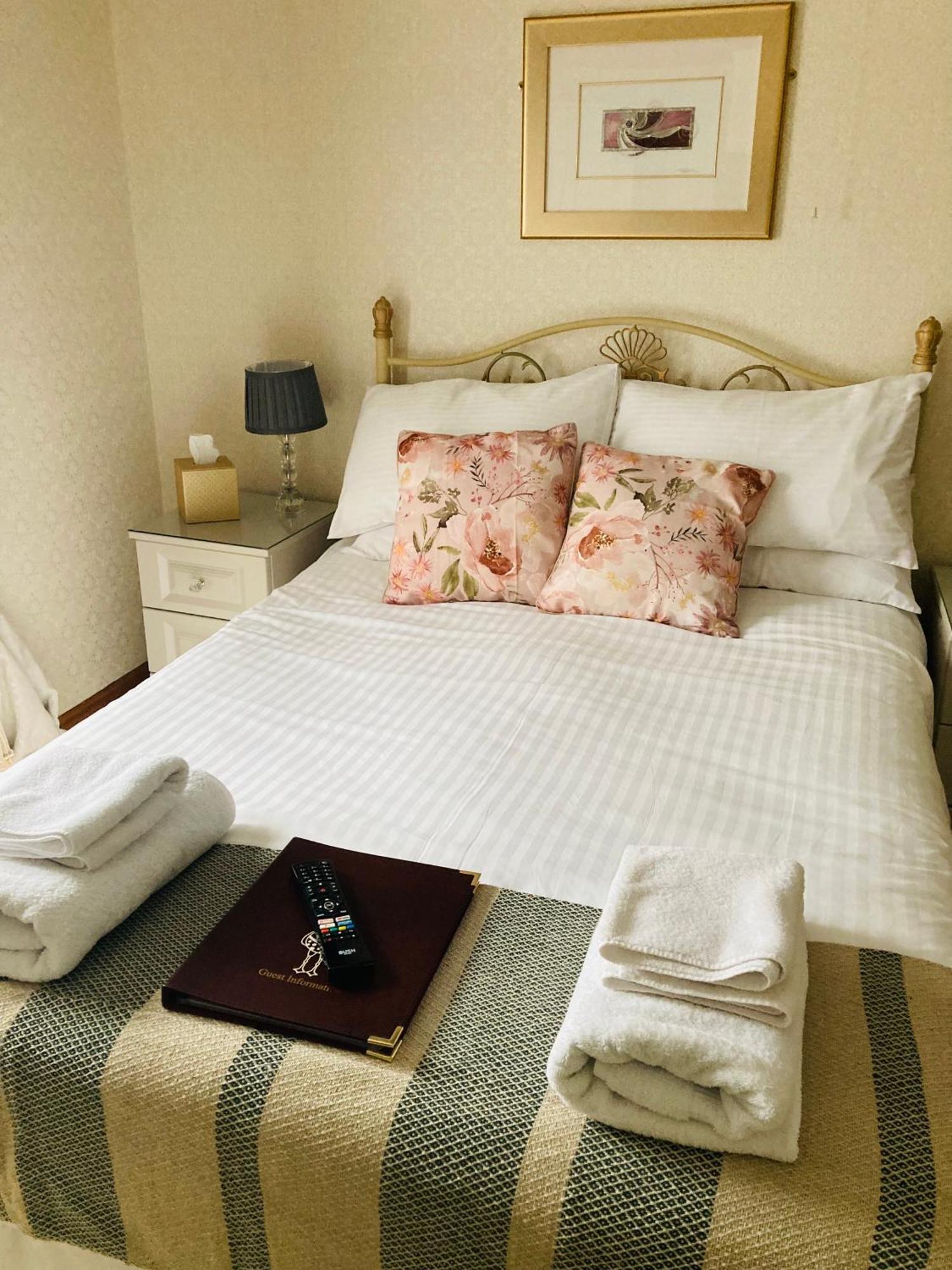 The Pathway Guesthouse Уитби Екстериор снимка